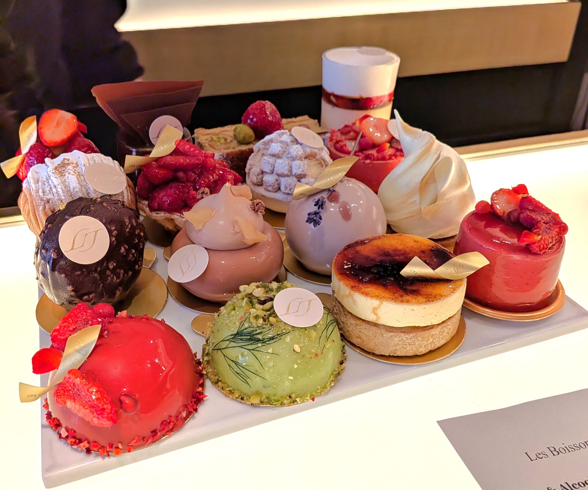 【百名店】リベルターブル赤坂店で至福のひととき！イチゴのケーキから人気メニューまで、イートインで楽しむ方法